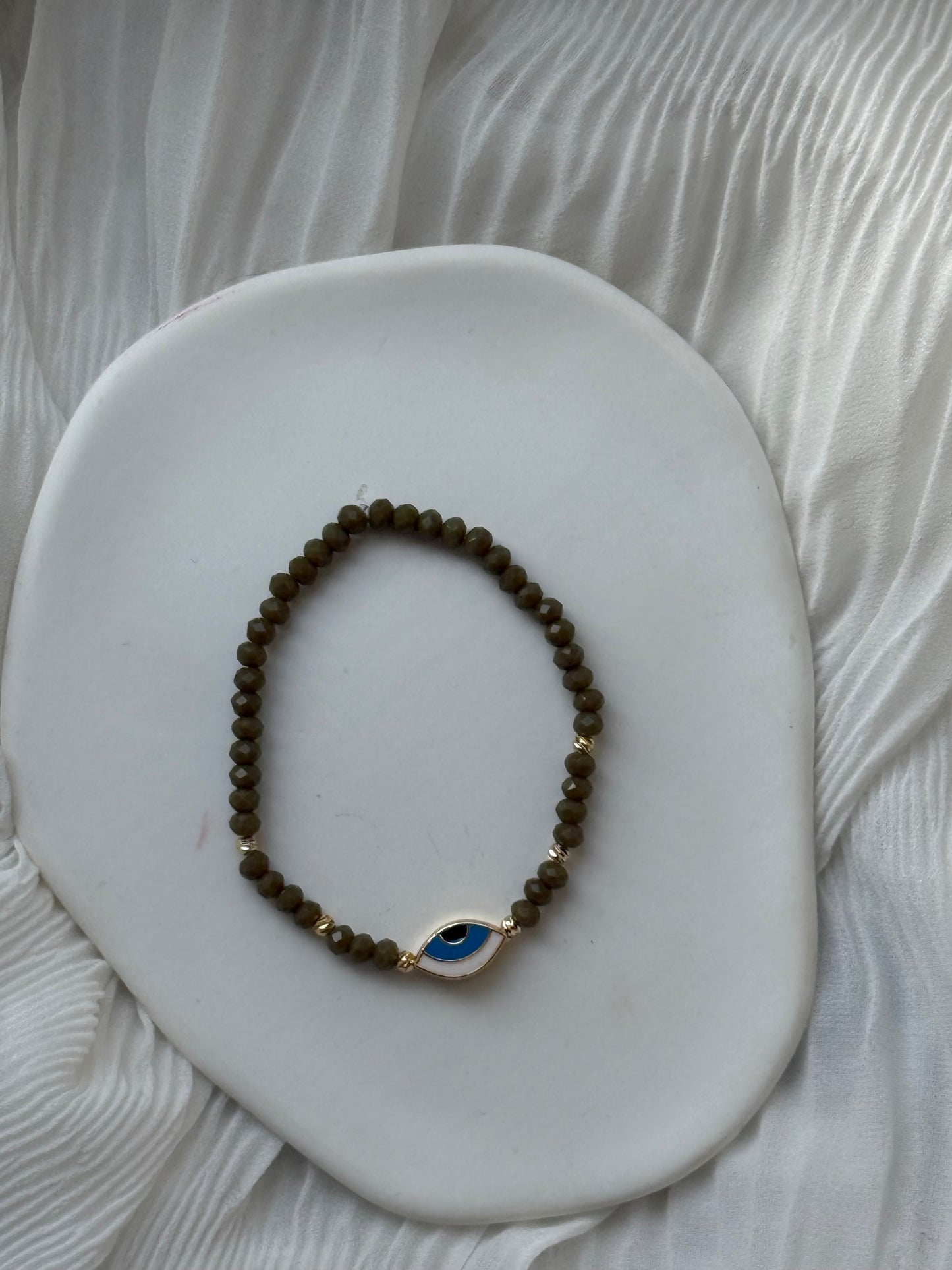 Perlenarmband mit Grünen Kristallperlen und Goldenen Perlen + Nazar Anhänger - 111225