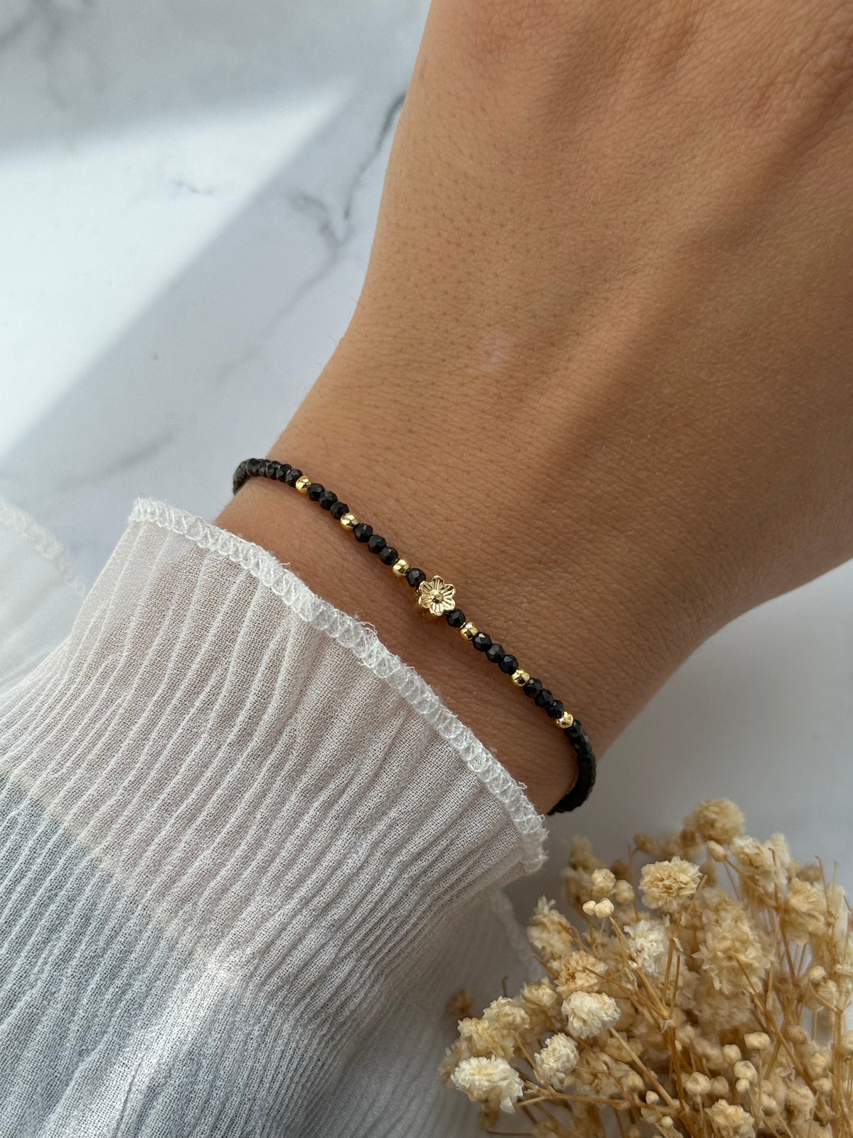 Perlenarmband mit Braunen Kristallperlen und Goldenen Perlen + Blumen Anhänger - 2399
