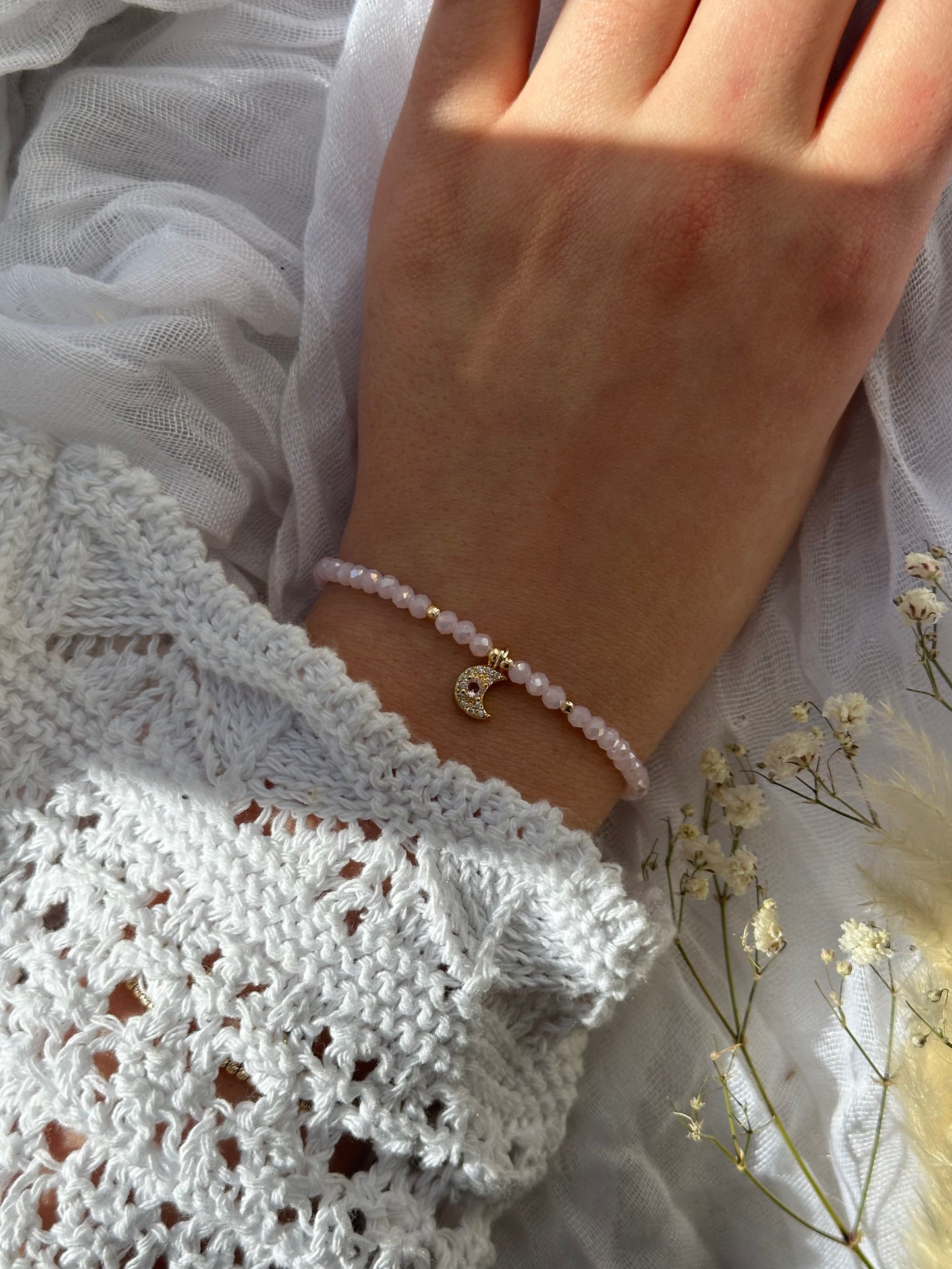 Perlenarmband mit Rosa Kristallperlen + Mond Anhänger - 10682