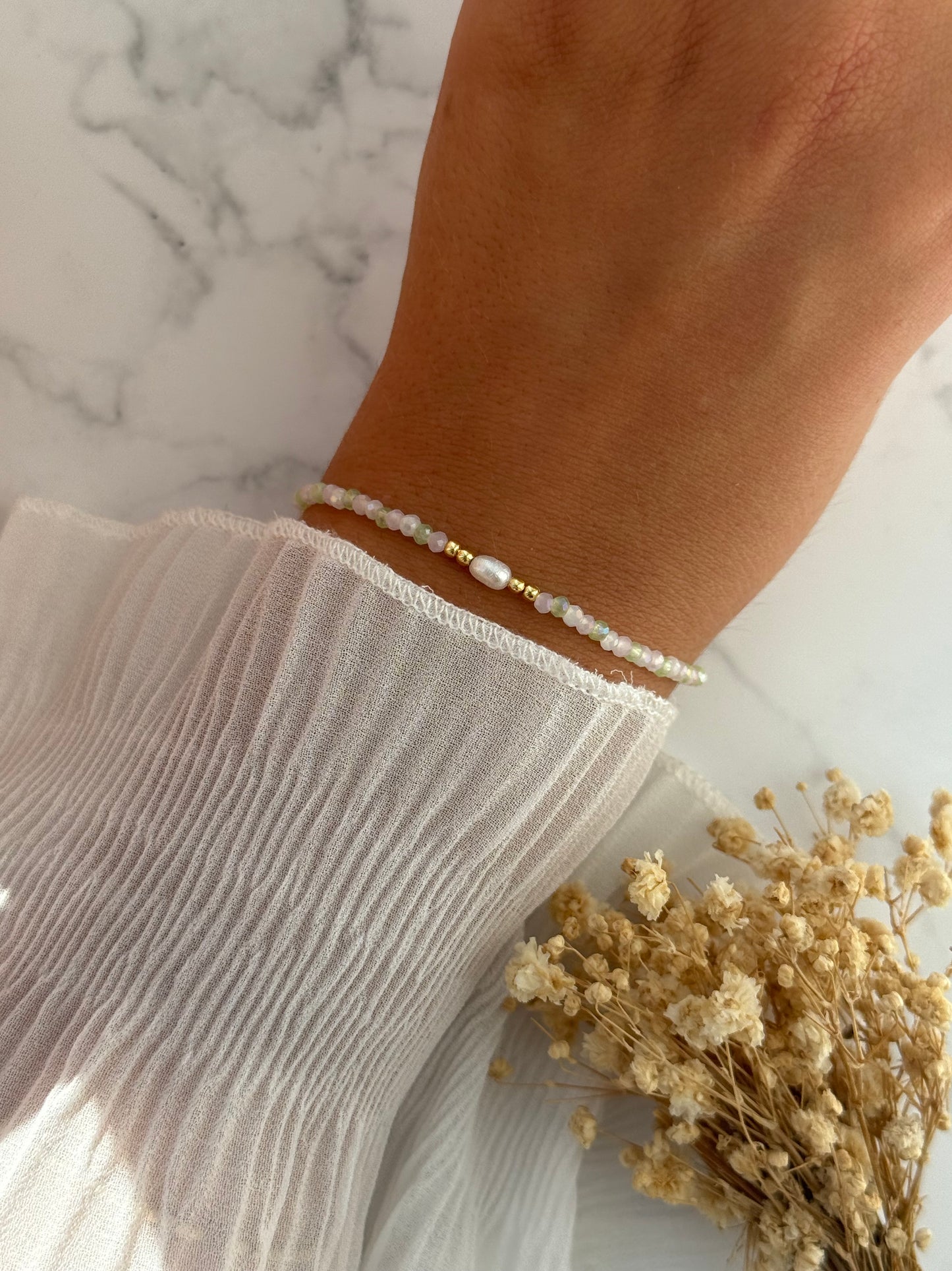 Perlenarmband mit Bunten Kristallperlen, Goldenen Perlen + Süßwasserperle - 2303