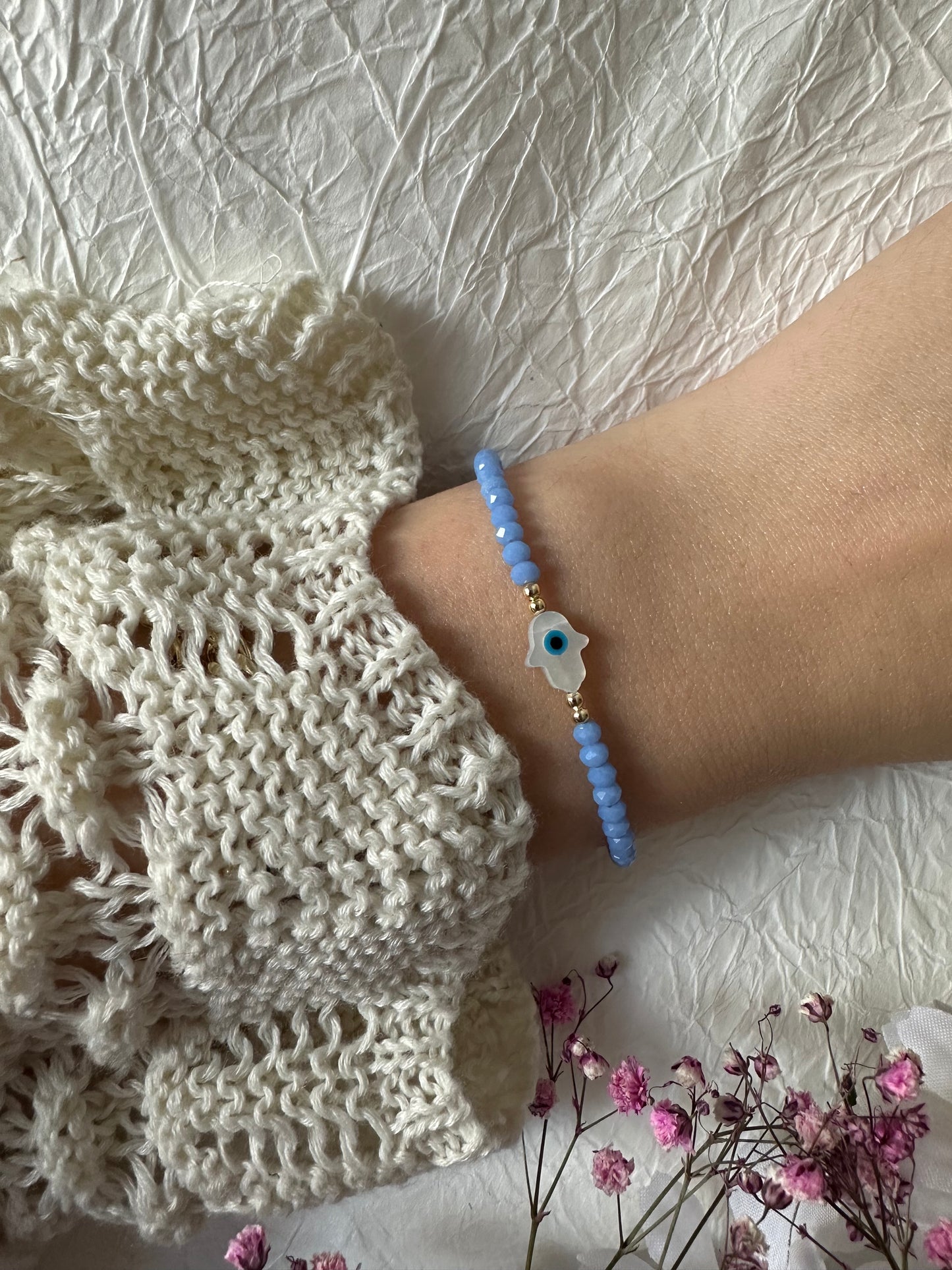 Perlenarmband mit Blauen Kristallperlen und Fatimas Hand - 10247