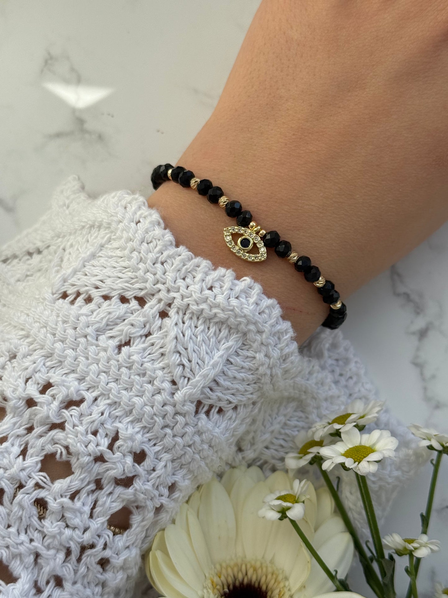 Perlenarmband mit Schwarzen Kristallperlen und Goldenen Perlen + Evil Eye Anhänger - 2023