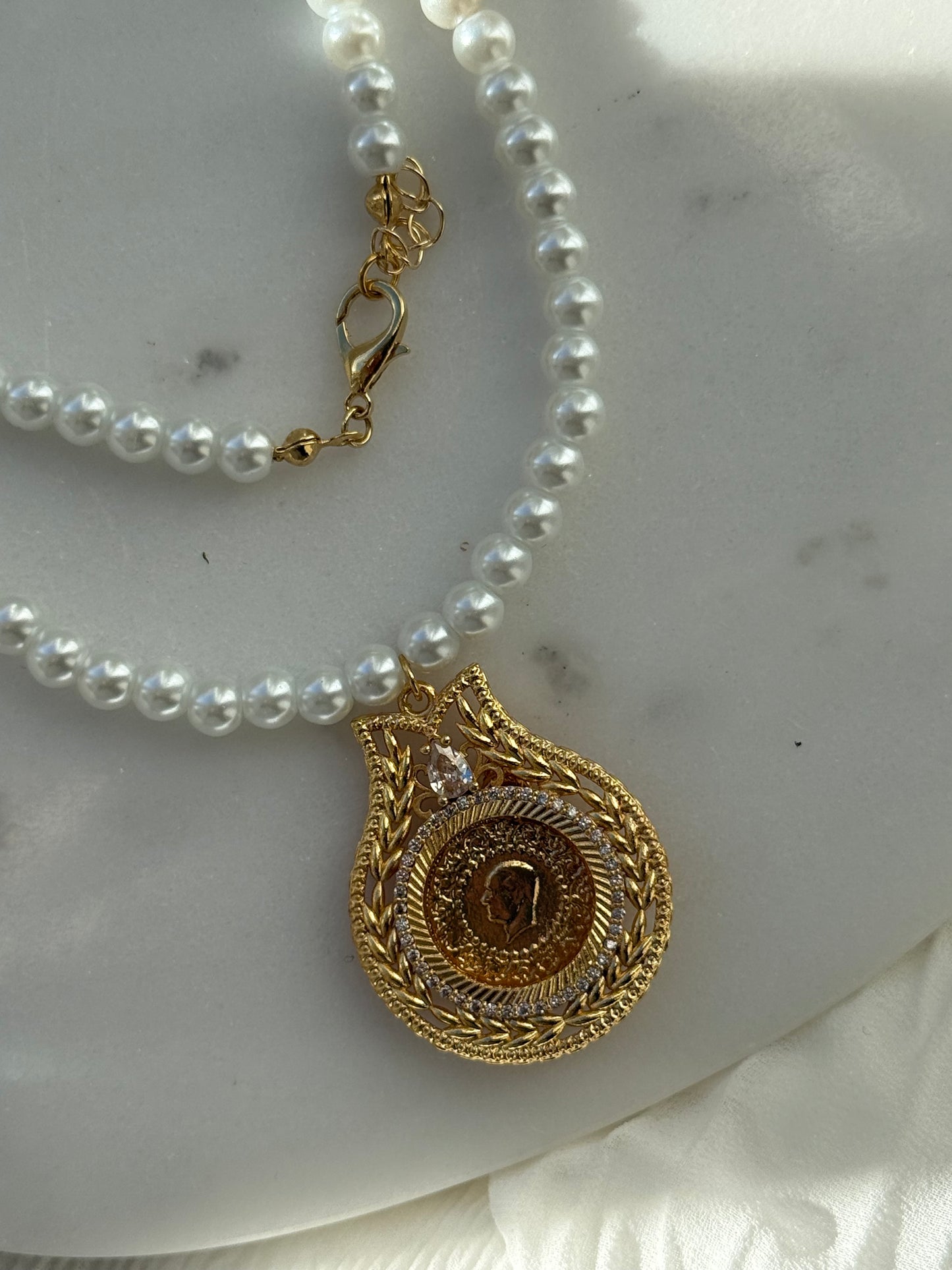 Perlenkette mit Weißen Glasperlen + Rahmen für Ceyrek - 2174