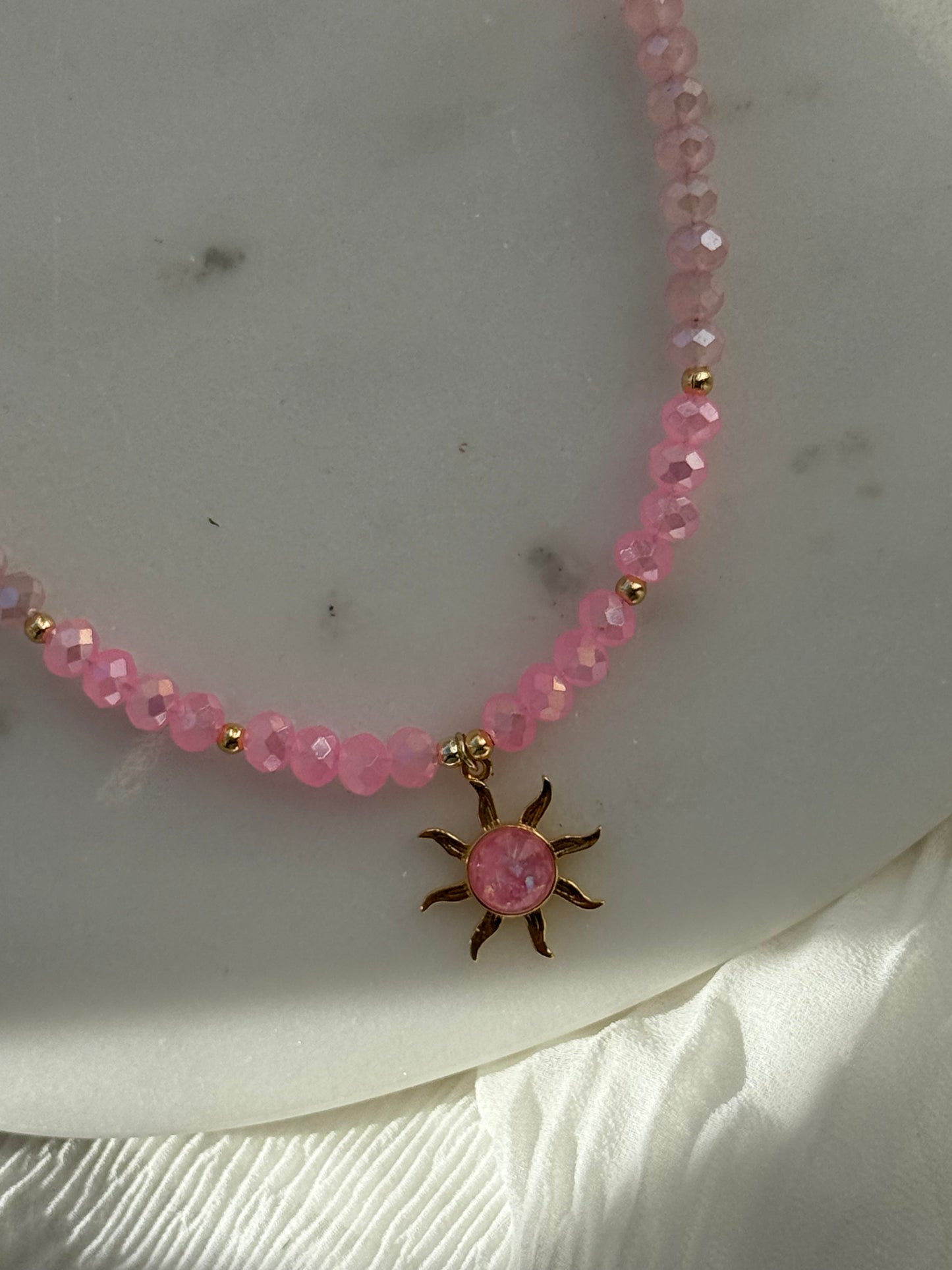 Perlenkette mit Rosa Kristallperlen Goldenen Perlen + Sonnen Anhänger - 2152