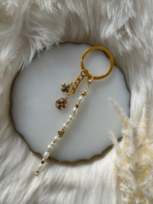 Schlüsselanhänger mit Goldenen und Weißen Perlen und Kleeblatt Anhänger - 10046
