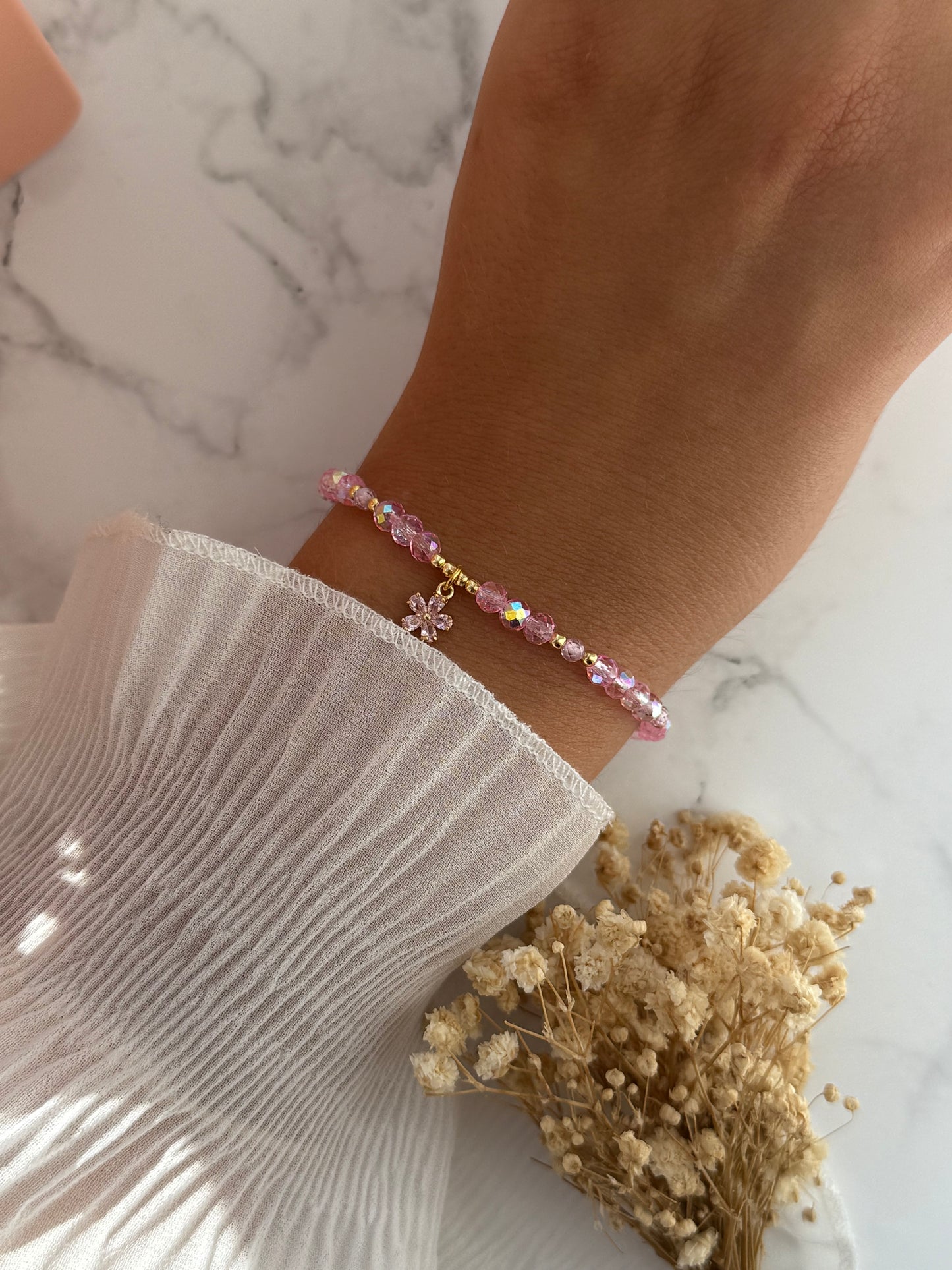 Perlenarmband mit Rosa Kristallperlen, Goldenen Perlen + Blumen Anhänger - 2300