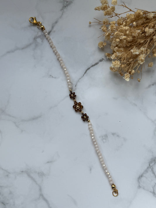 Perlenarmband Flower mit Braunen Blumen, Beigen und Goldenen Perlen - 2407