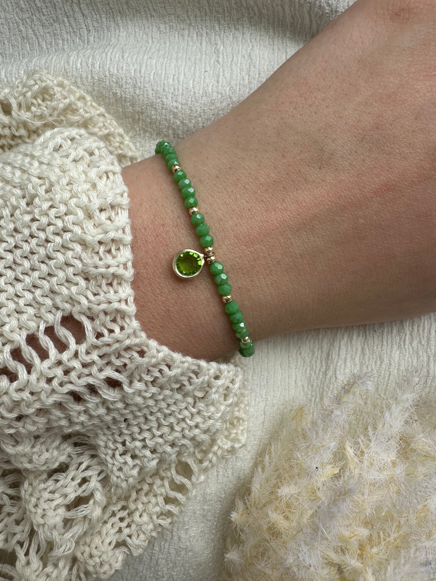 Perlenarmband mit Grünen Kristallperlen und Kreis Anhänger - 10362