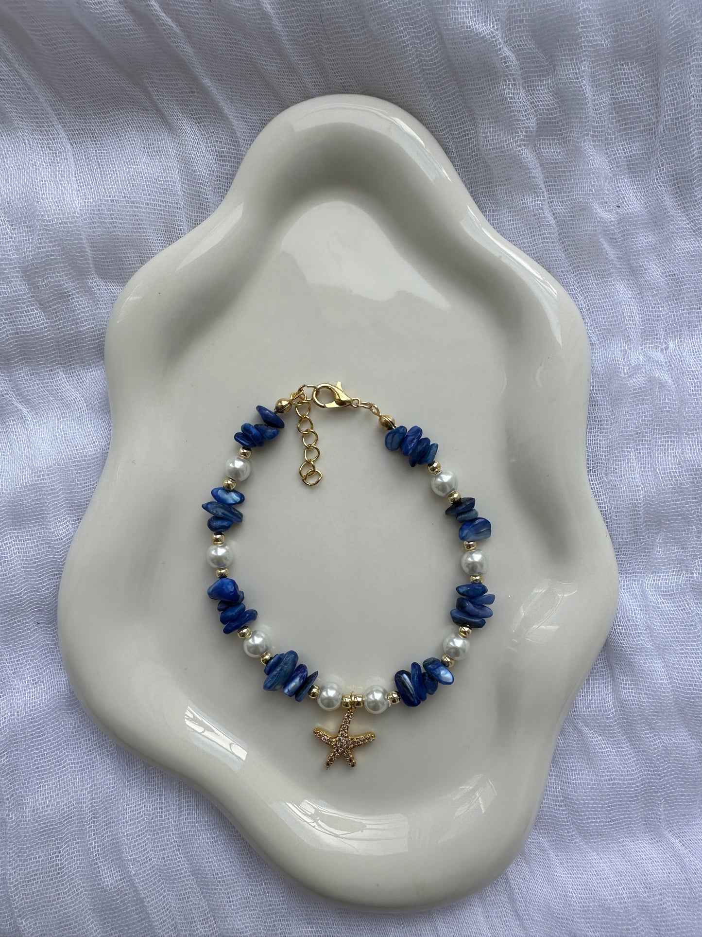 Fußkette mit Weißen Perlen und Blauen Edelsteinen + Seestern Anhänger - 10087