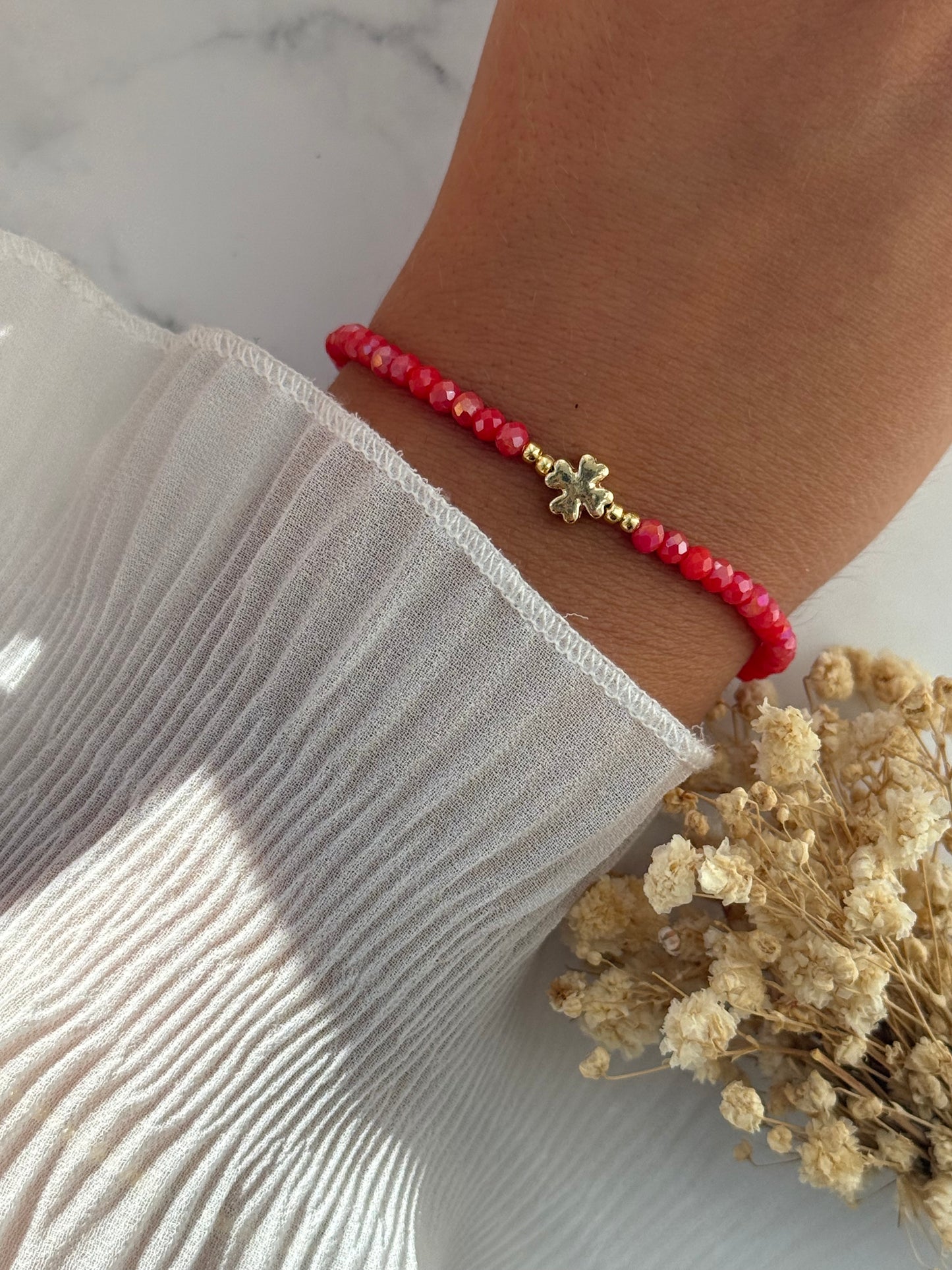 Perlenarmband mit Kristallperlen, Goldenen Perlen + Kleeblatt Anhänger - 2312