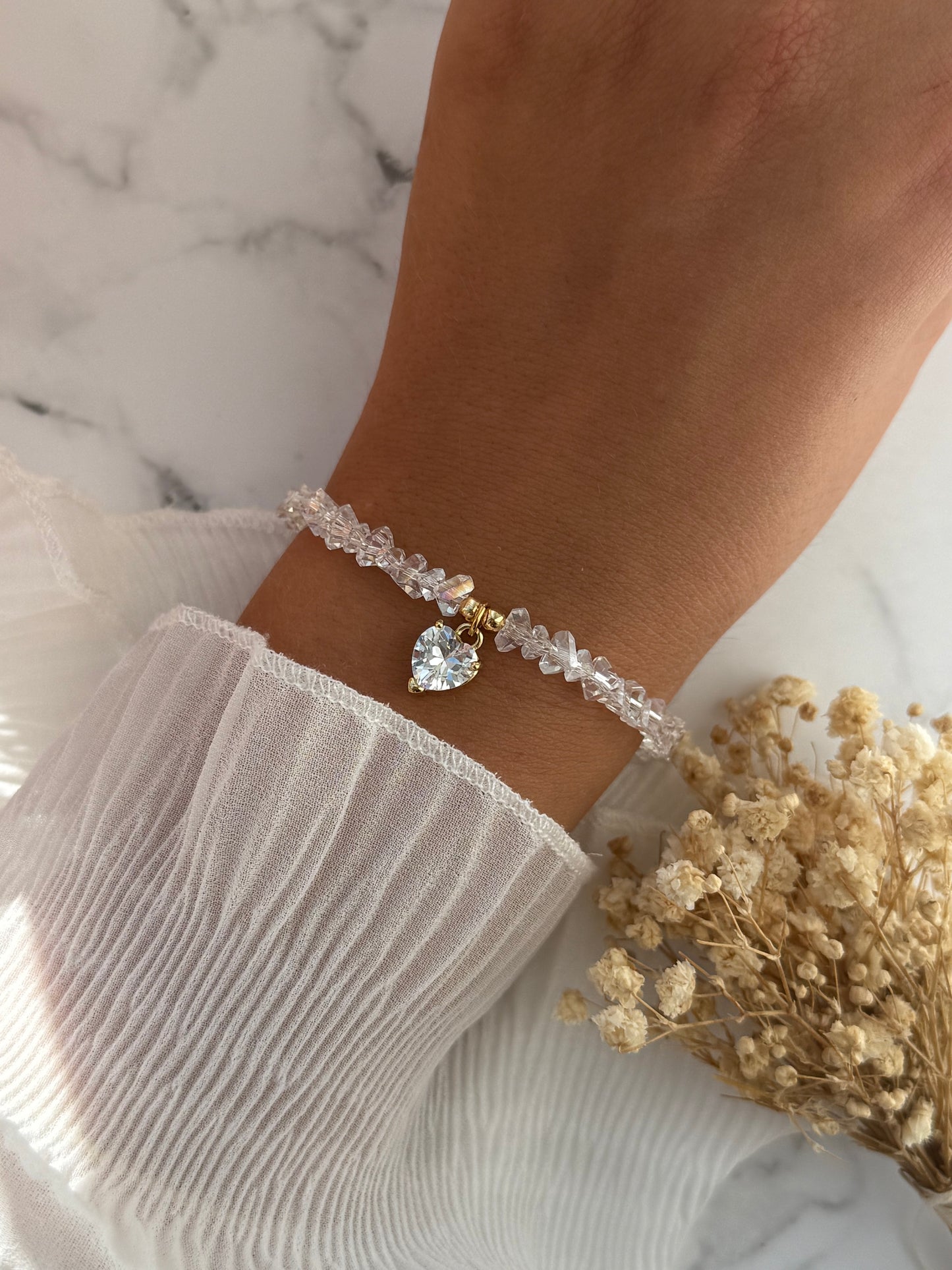Perlenarmband mit Zirkonia Kristallperlen, Goldenen Perlen +  Herz Anhänger - 2282