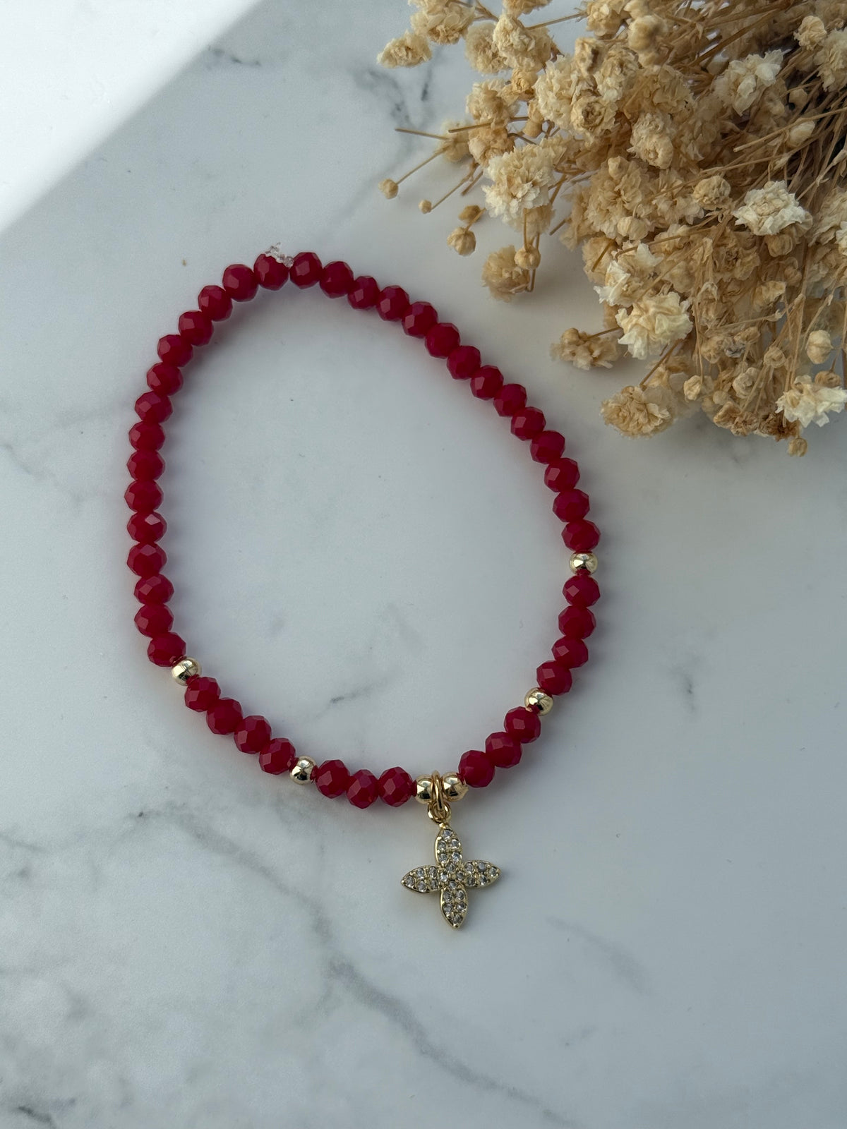 Perlenarmband mit Roten Kristallperlen + Goldenen Perlen + Kleeblatt Anhänger - 2396