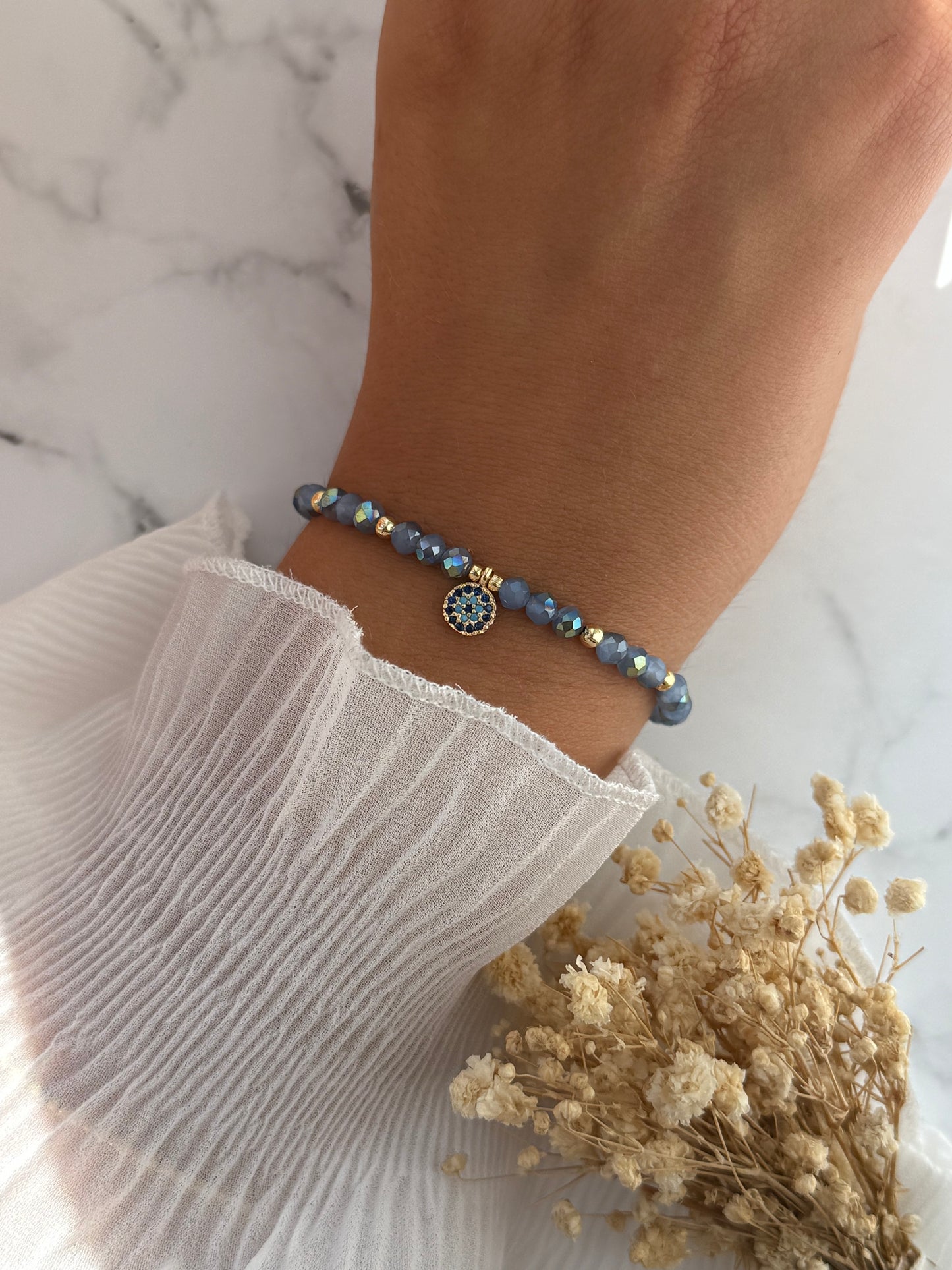 Perlenarmband mit Blauen Kristallperlen, Goldenen Perlen + Nazar Anhänger - 2288