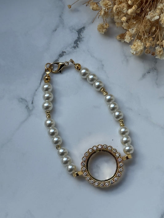 Perlenarmband mit Weißen Perlen, Goldenen Dorika Perlen + Ceyrek Rahmen - 2426