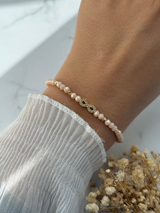Perlenarmband mit Beigen Kristallperlen und Goldenen Perlen + Unendlichkeit Anhänger - 2388