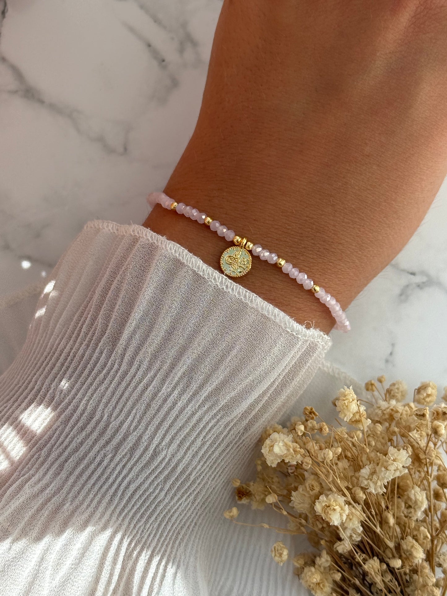 Perlenarmband mit Rosa Kristallperlen, Goldenen Perlen + Taler Anhänger - 2311