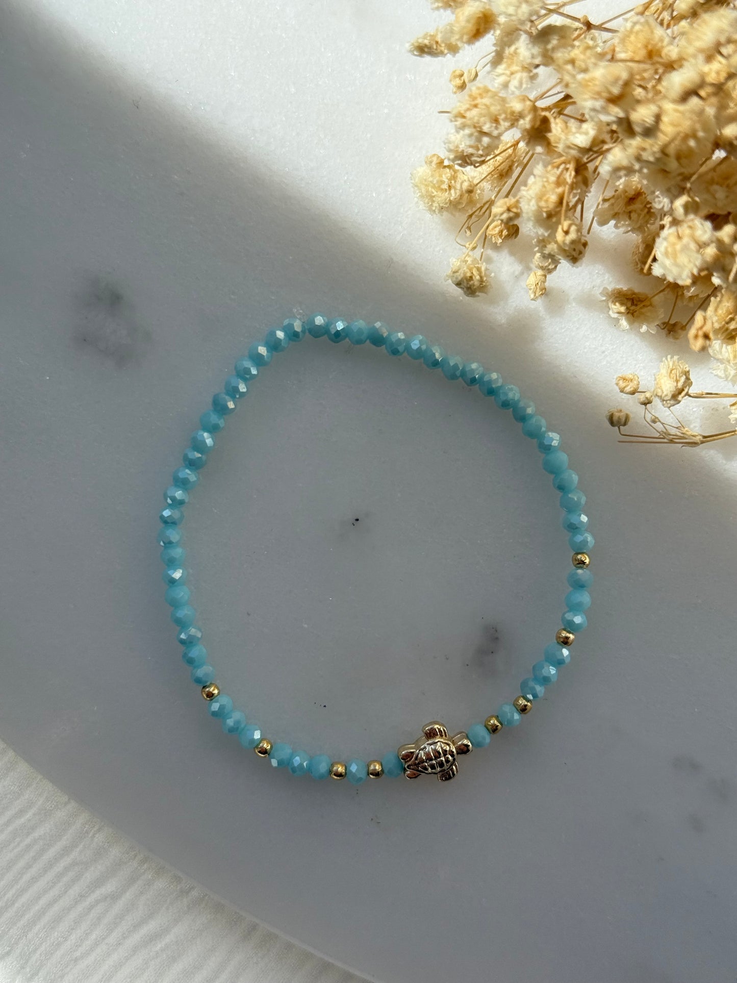 Perlenarmband mit Blauen Kristallperlen und Goldenen Perlen + Schildkröten Anhänger - 2239