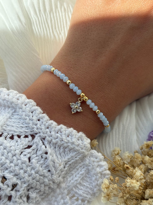 Perlenarmband mit Blauen Kristallperlen und Goldenen Perlen + Kleeblatt Anhänger - 2254