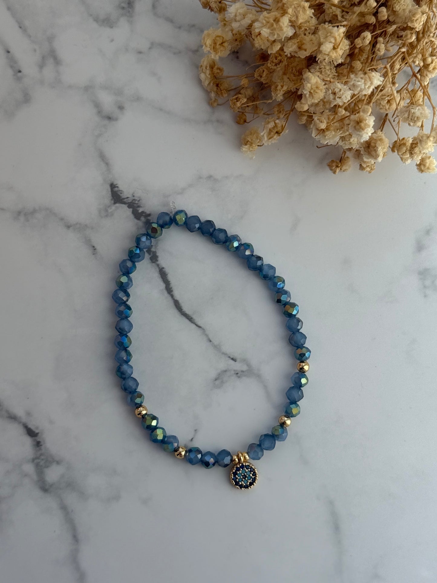 Perlenarmband mit Blauen Kristallperlen, Goldenen Perlen + Nazar Anhänger - 2288