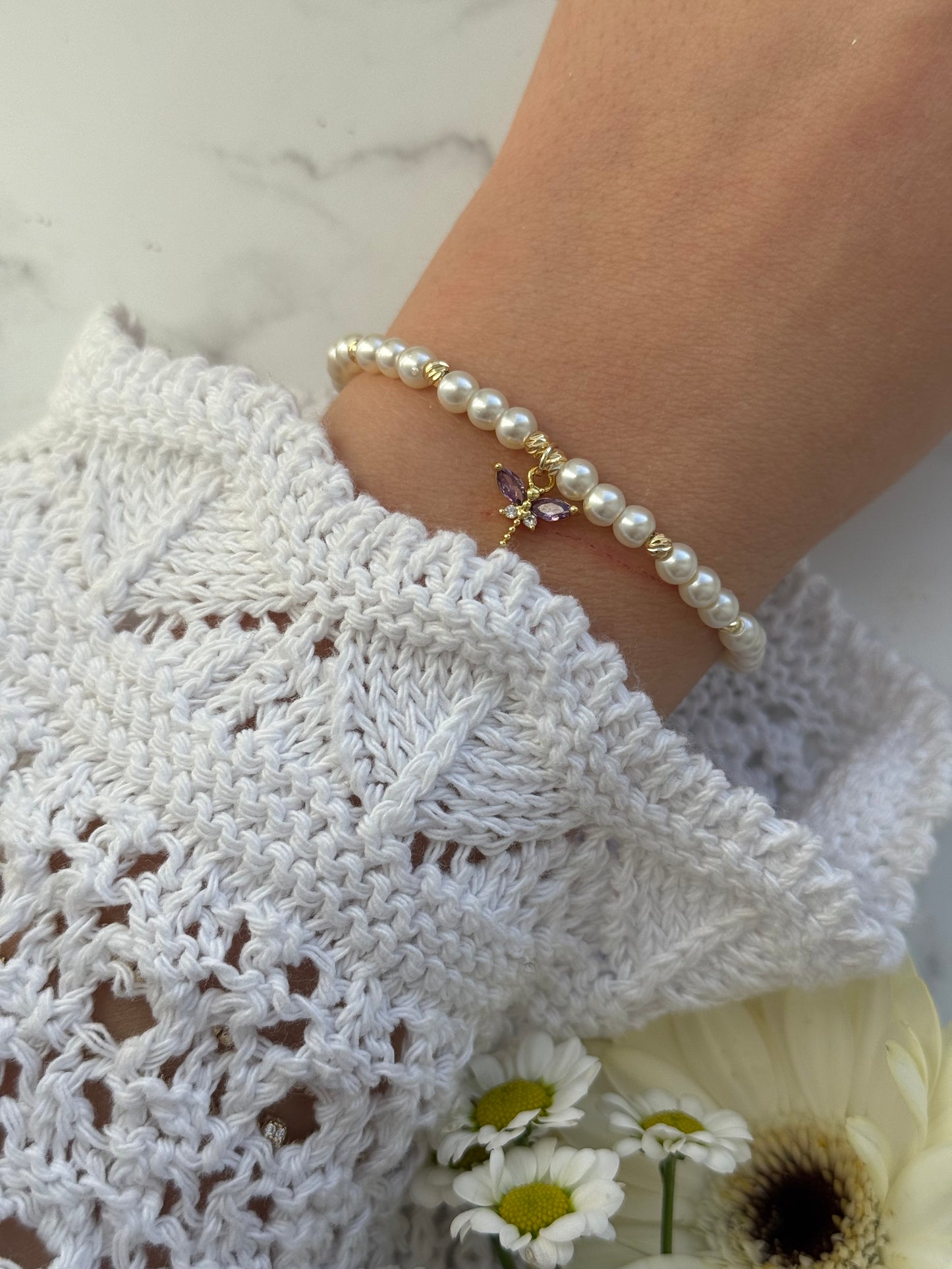Perlenarmband mit Beigen Glasperlen und Goldenen Perlen + Libellen Anhänger - 2016