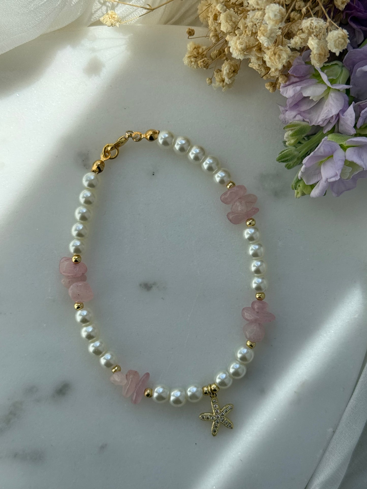 Fußkette mit Weißen Glasperlen, Rosa Edelsteinen + Seestern Anhänger - 2216