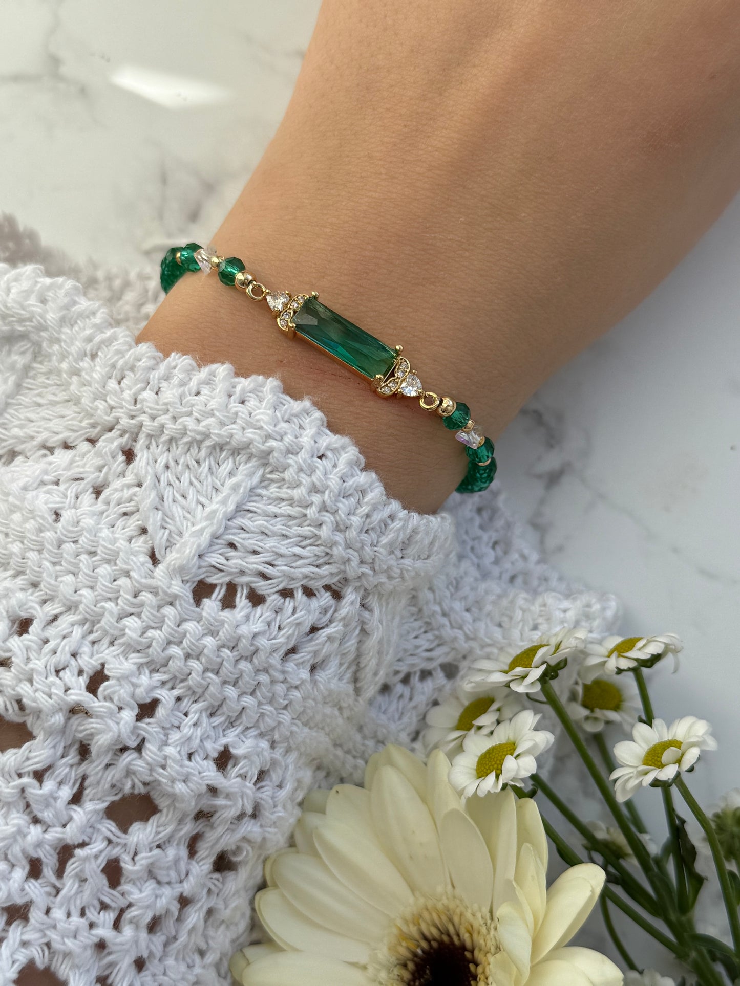 Perlenarmband mit Grünen Kristallperlen und Goldenen Perlen + Zirkonia Anhänger - 2035