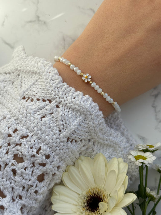 Perlenarmband mit Weißen Kristallperlen und Goldenen Perlen + Blumen Anhänger - 2027