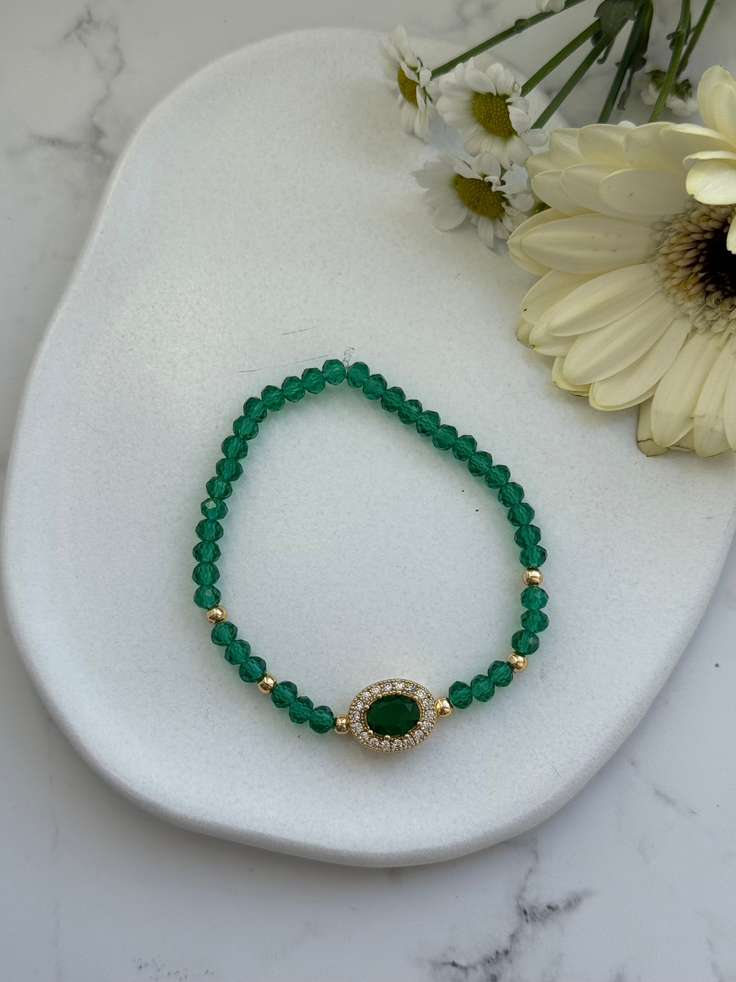 Perlenarmband mit Grünen Kristallperlen und Goldenen Perlen + Zirkonia Anhänger - 2028