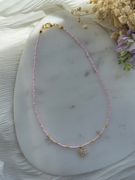Perlenkette mit Rosa Perlen und Goldenen Perlen + Blumen Charm - 2198