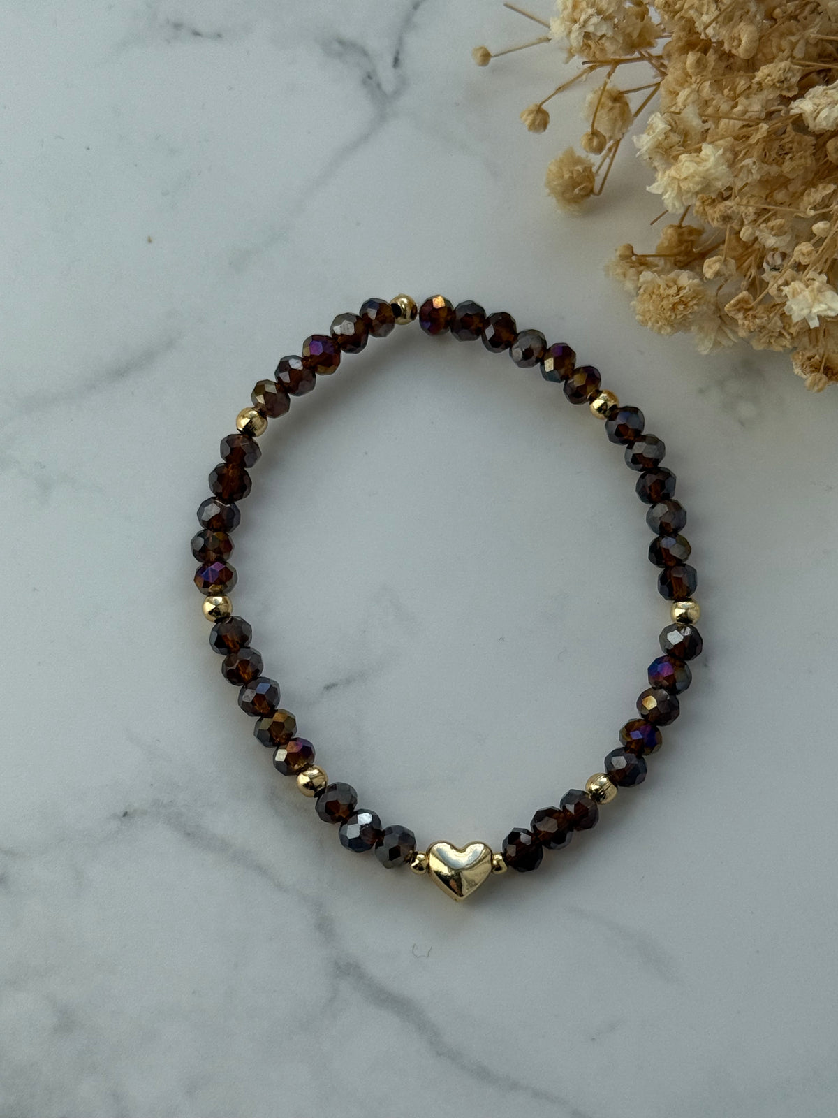 Perlenarmband mit Braunen Kristallperlen und Goldenen Perlen + Herz Anhänger - 2380