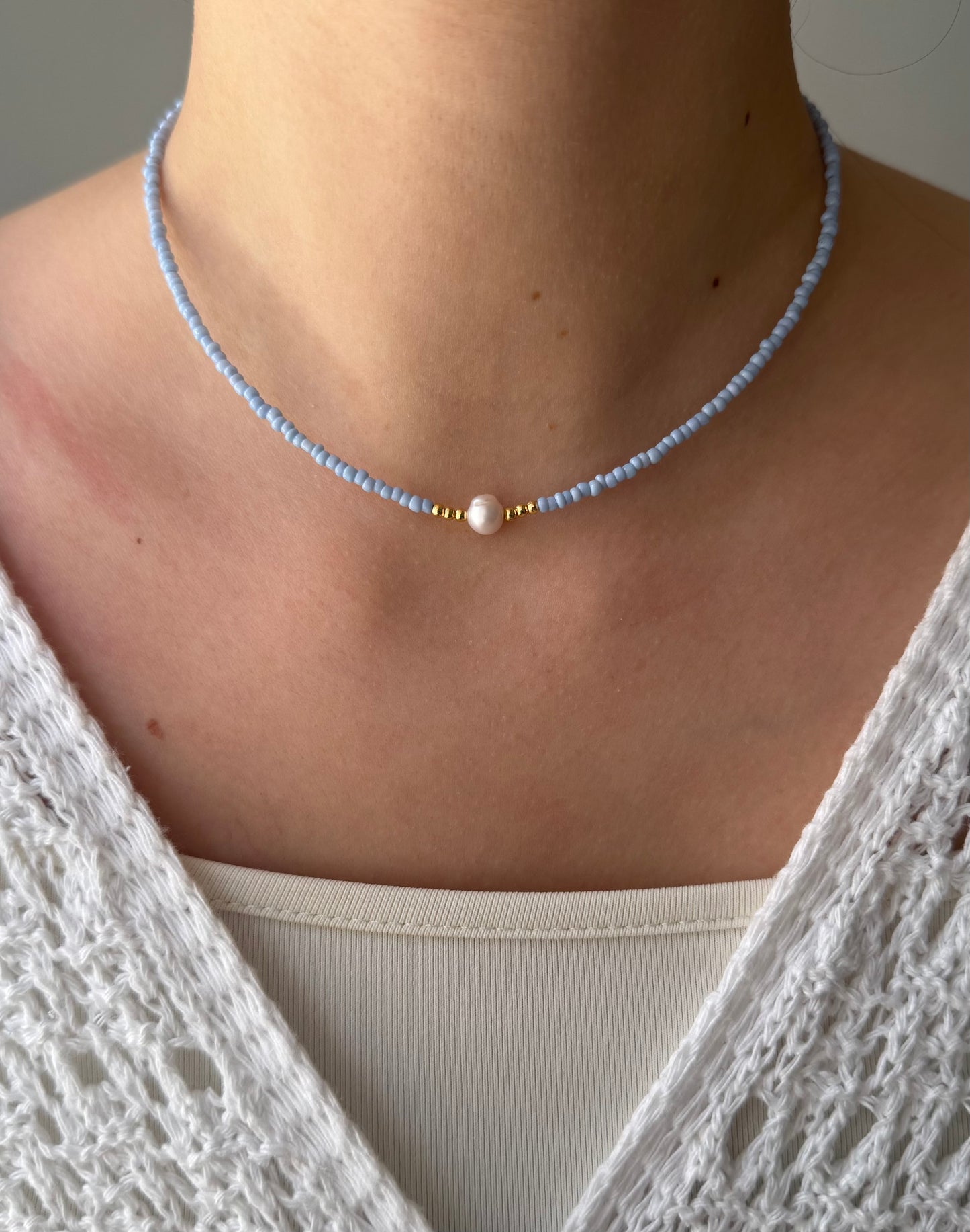 Perlenkette mit Blauen Perlen, Goldenen Perlen + Süßwasserperle - 2159
