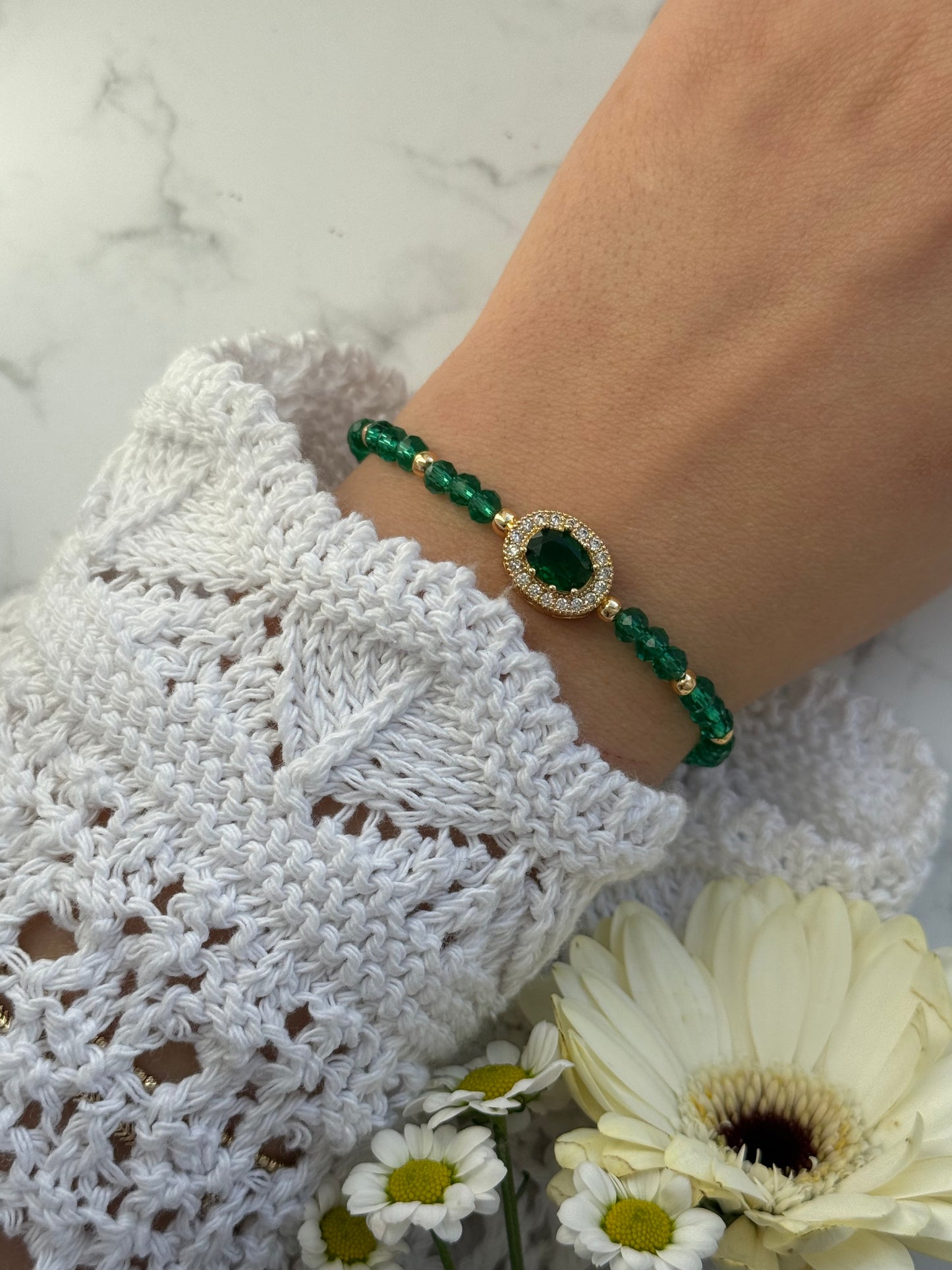 Perlenarmband mit Grünen Kristallperlen und Goldenen Perlen + Zirkonia Anhänger - 2028