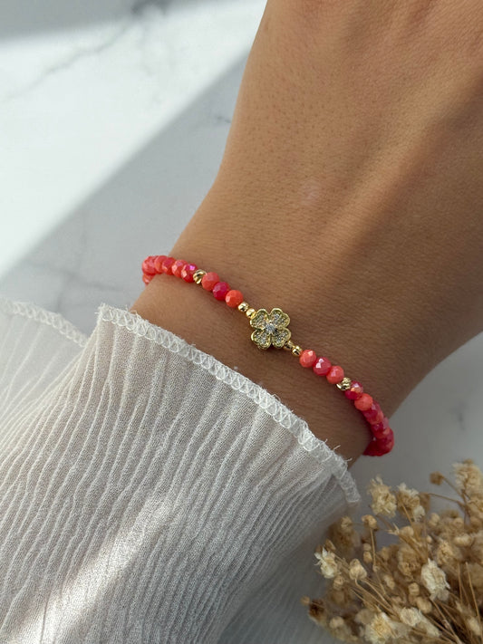 Perlenarmband mit Kristallperlen, Weißen und Goldenen Perlen + Kleeblatt Anhänger - 2391