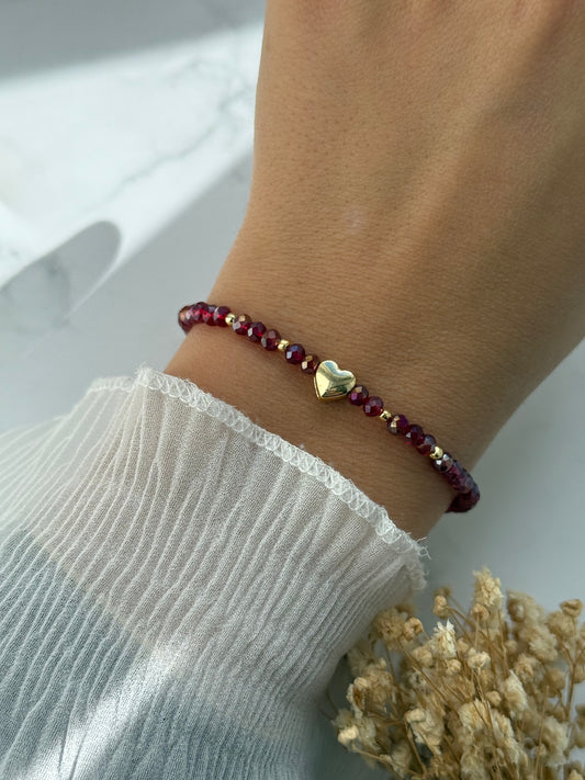 Perlenarmband mit Roten Kristallperlen und Goldenen Perlen + Herz Anhänger - 2377