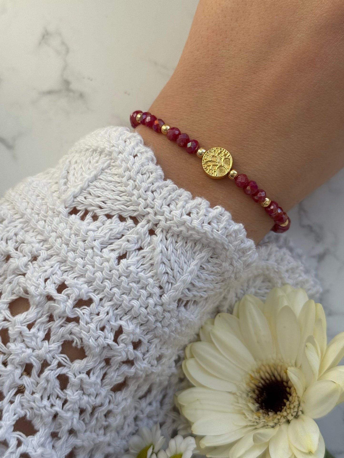 Perlenarmband mit Roten Kristallperlen und Goldenen Perlen + Lebensbaum Anhänger - 2010