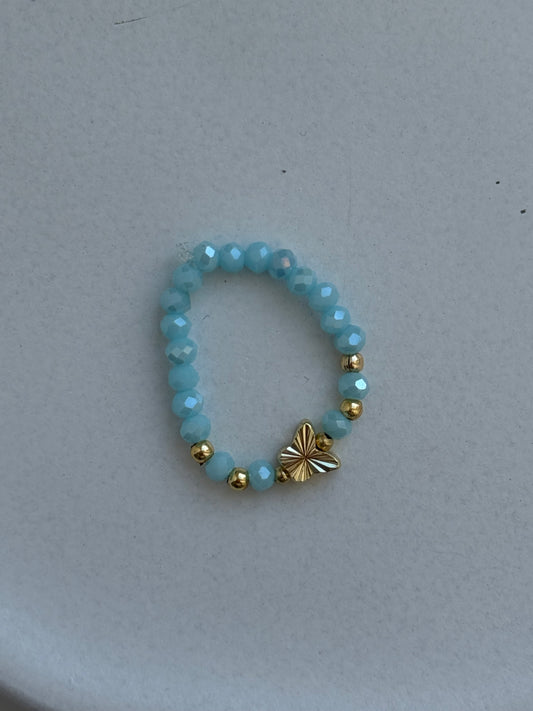 Perlenring mit Blauen Kristallperlen und Goldenen Details + Schmetterling Anhänger - 2058