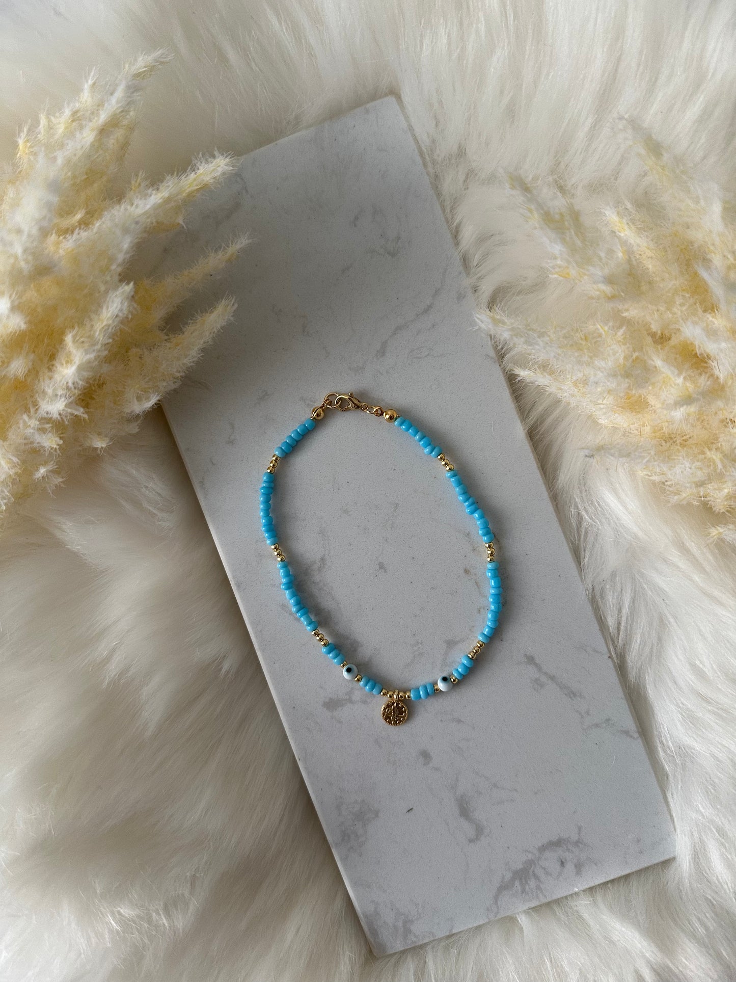 Fußkette mit blauen Perlen mit goldenen Taler Anhänger und Nazar Perlen - 10097