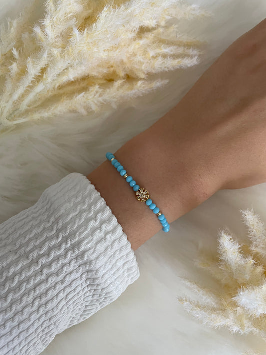 Perlenarmband hellblau mit Schneeflocken Anhänger - 10223