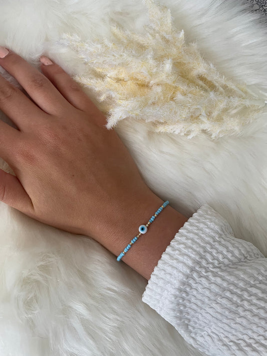 Perlenarmband mit blauen Perlen und mit Nazar - 10487