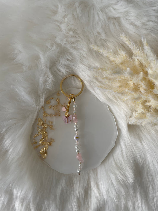 Schlüsselanhänger mit rosa und weißen Perlen und Schmetterling + Herz Anhänger - 10005